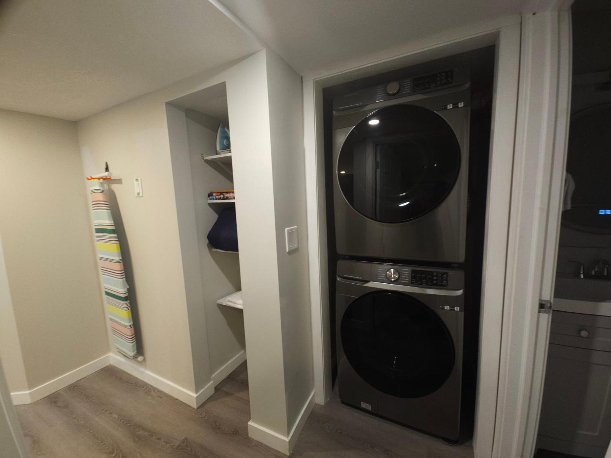 Cozy 2 Bedroom Suite, Queen Beds, Near The Airport Edmonton Exterior foto