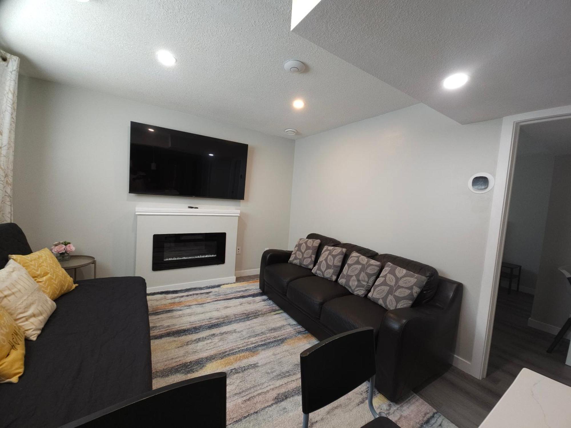 Cozy 2 Bedroom Suite, Queen Beds, Near The Airport Edmonton Exterior foto